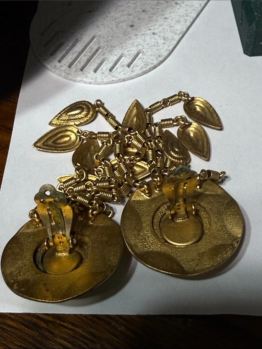 N/A earrings feature